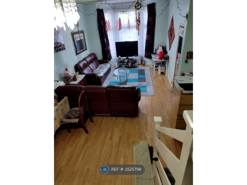 Property photo 3 of 19 Lounge