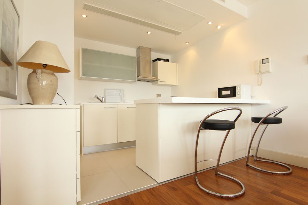 Property photo 2 of 7 Kitchen