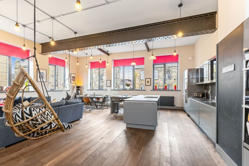 Property photo 2 of 29