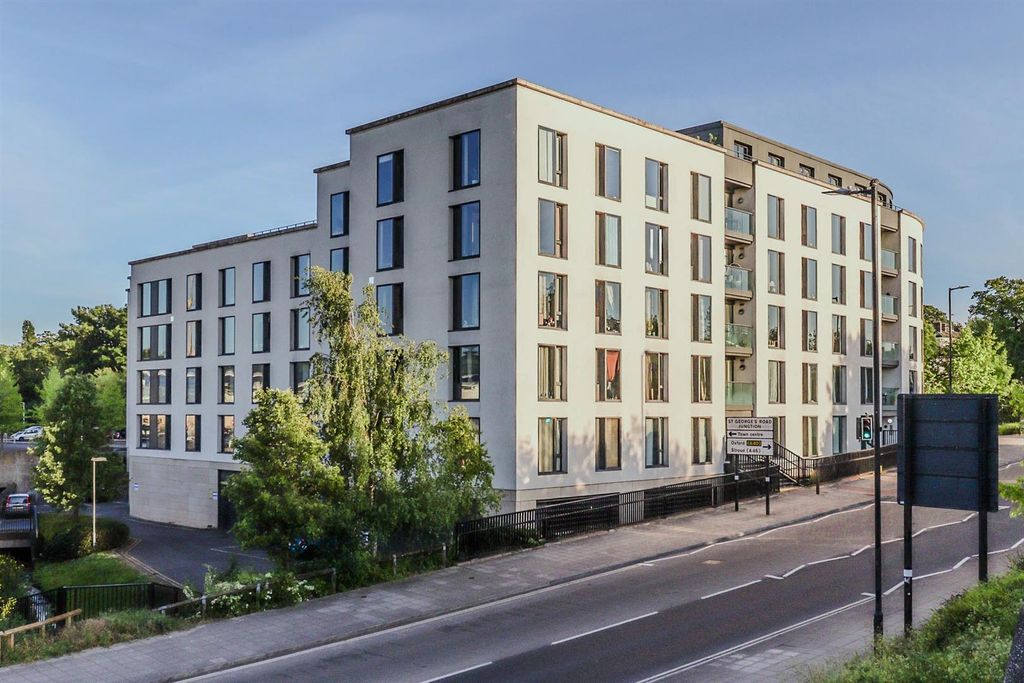 Property photo 1 of 8