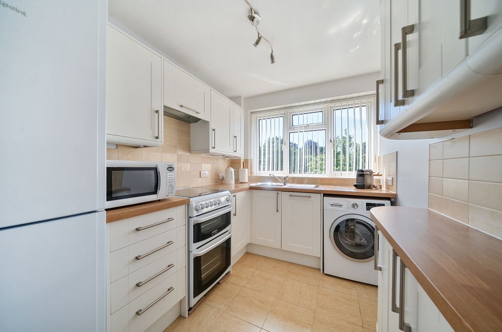 Property photo 3 of 24 1484271-33-6A4249...