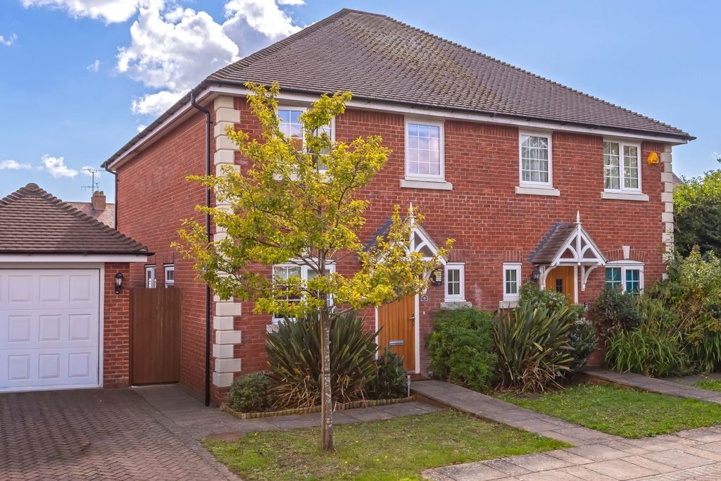 Property photo 1 of 19 Lily Gardens_19B