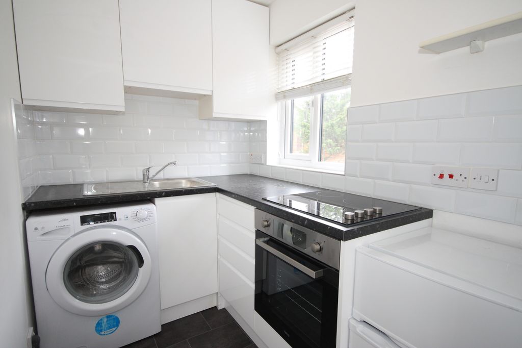 Property photo 3 of 4 Kitchen