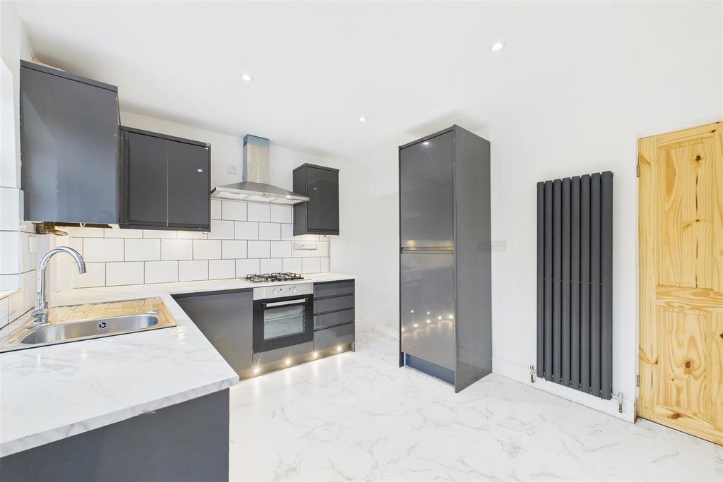 Property photo 2 of 10 Kitchen