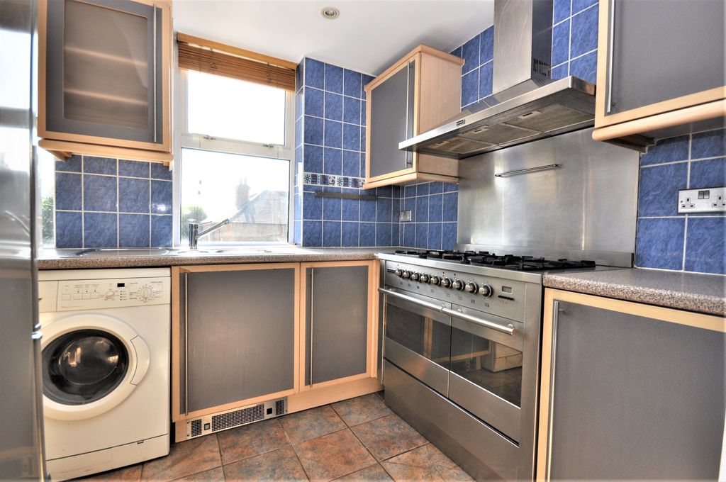 Property photo 3 of 9 Photo 03