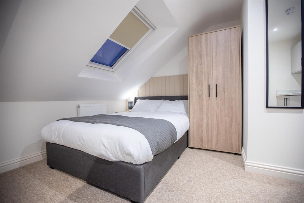 Property photo 1 of 7 Room 7