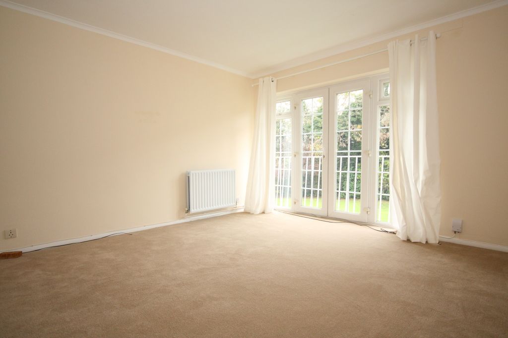 Property photo 2 of 6 Living Room
