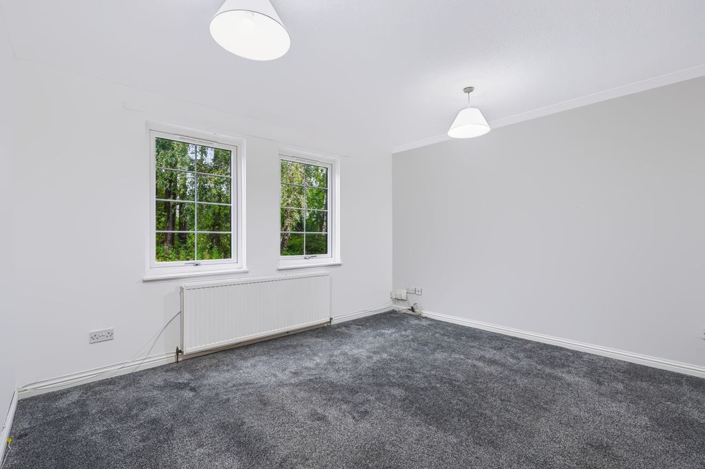 Property photo 2 of 28
