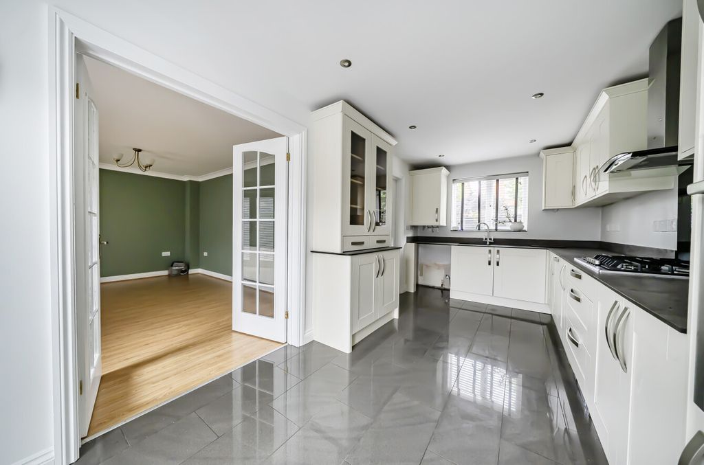 Property photo 2 of 38 147746435