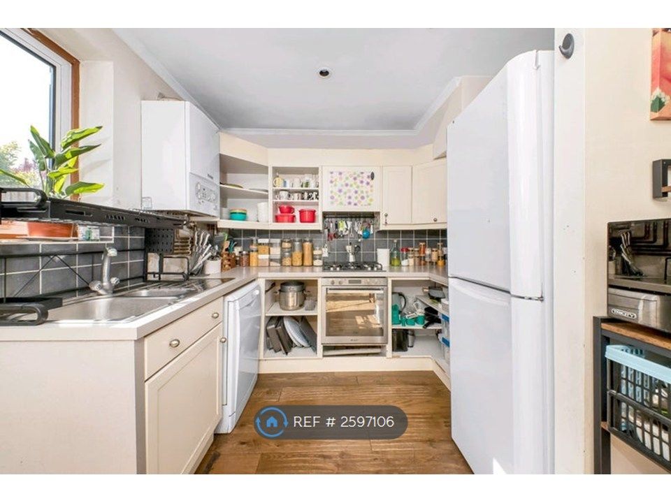 Property photo 2 of 9 Kitchen