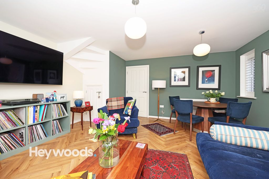 Property photo 3 of 43