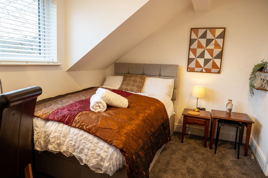 Property photo 1 of 11 Cover