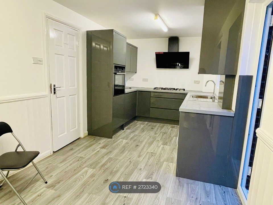 Property photo 3 of 35