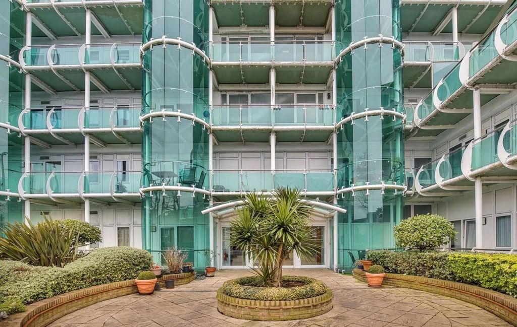 Property photo 2 of 12 Gallery