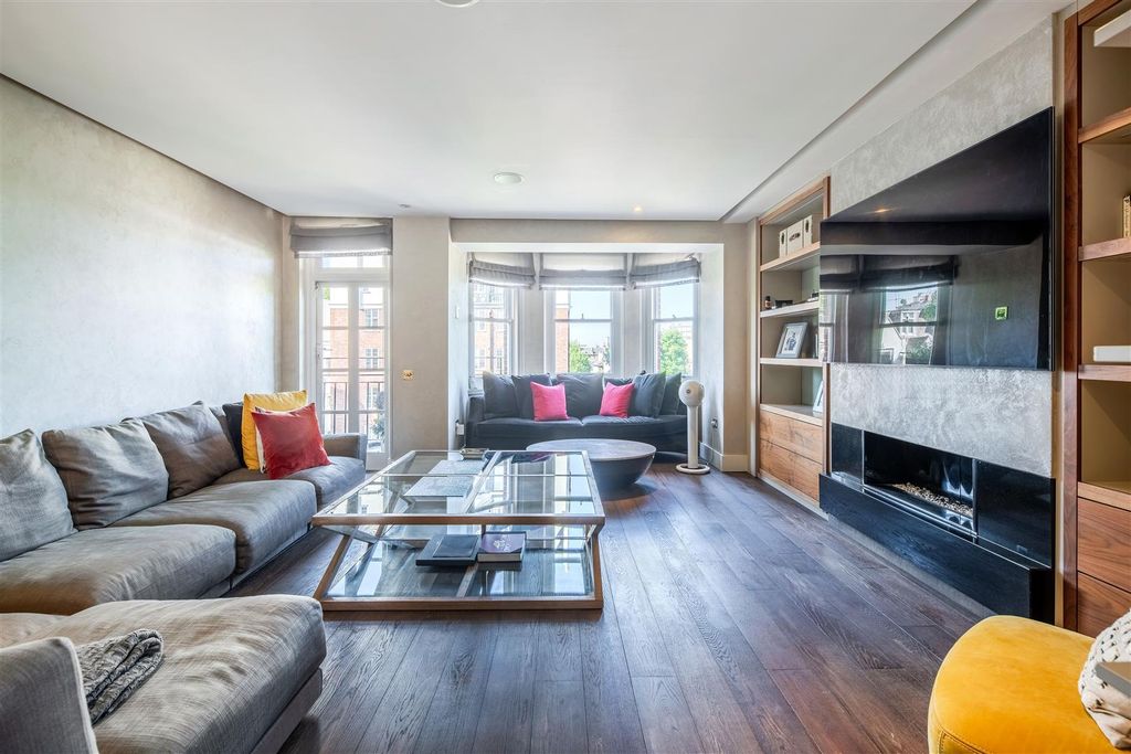 Property photo 2 of 9 80 Neville Court 3095 Rec.Jpg