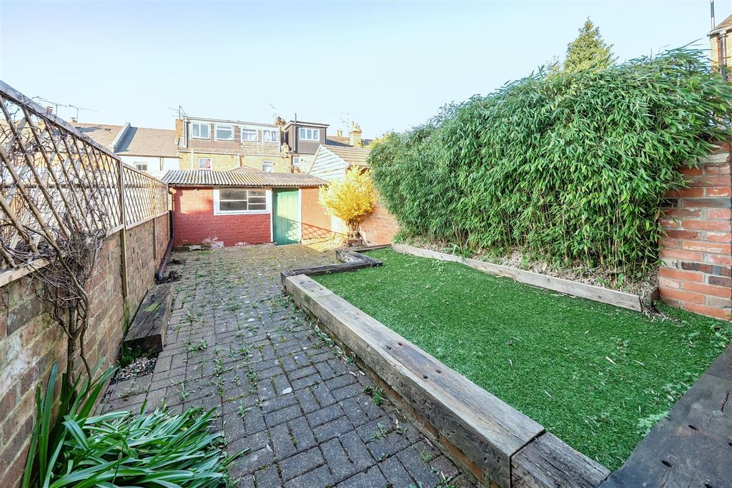 Property photo 2 of 13 Garden