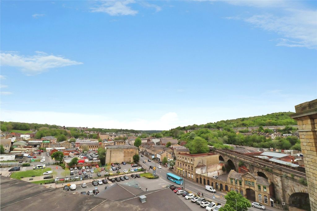 Property photo 2 of 10 Picture No. 21