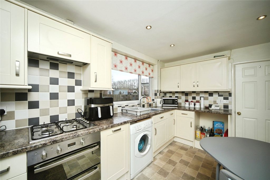 Property photo 2 of 16 Picture No. 18