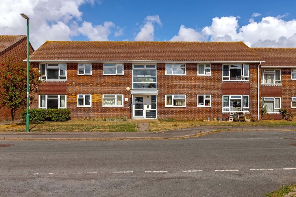 2 bed flat for saleBeachcroft Place, Lancing BN15