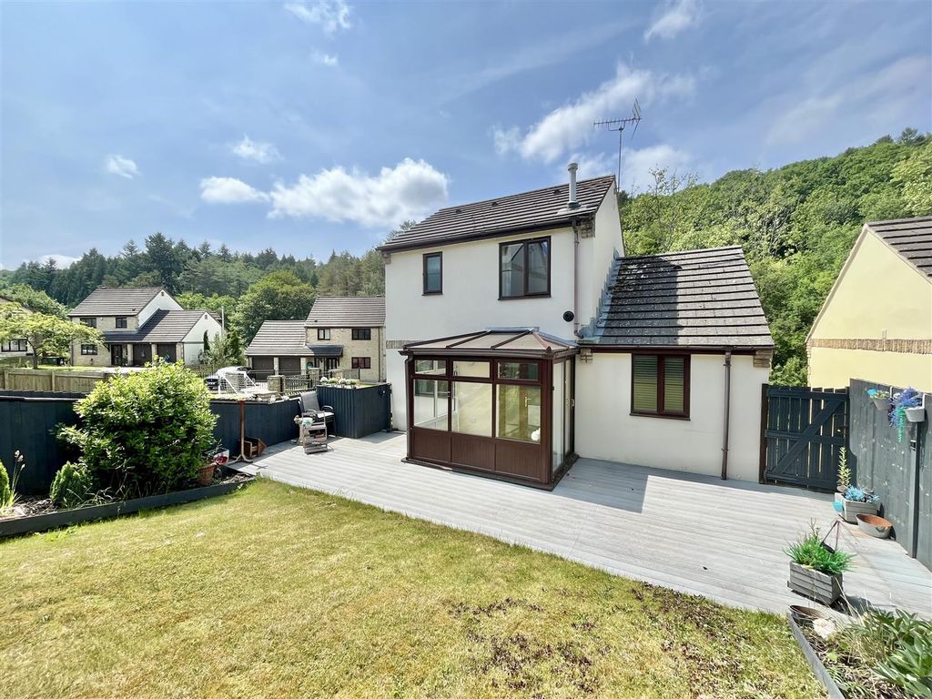Property photo 2 of 27