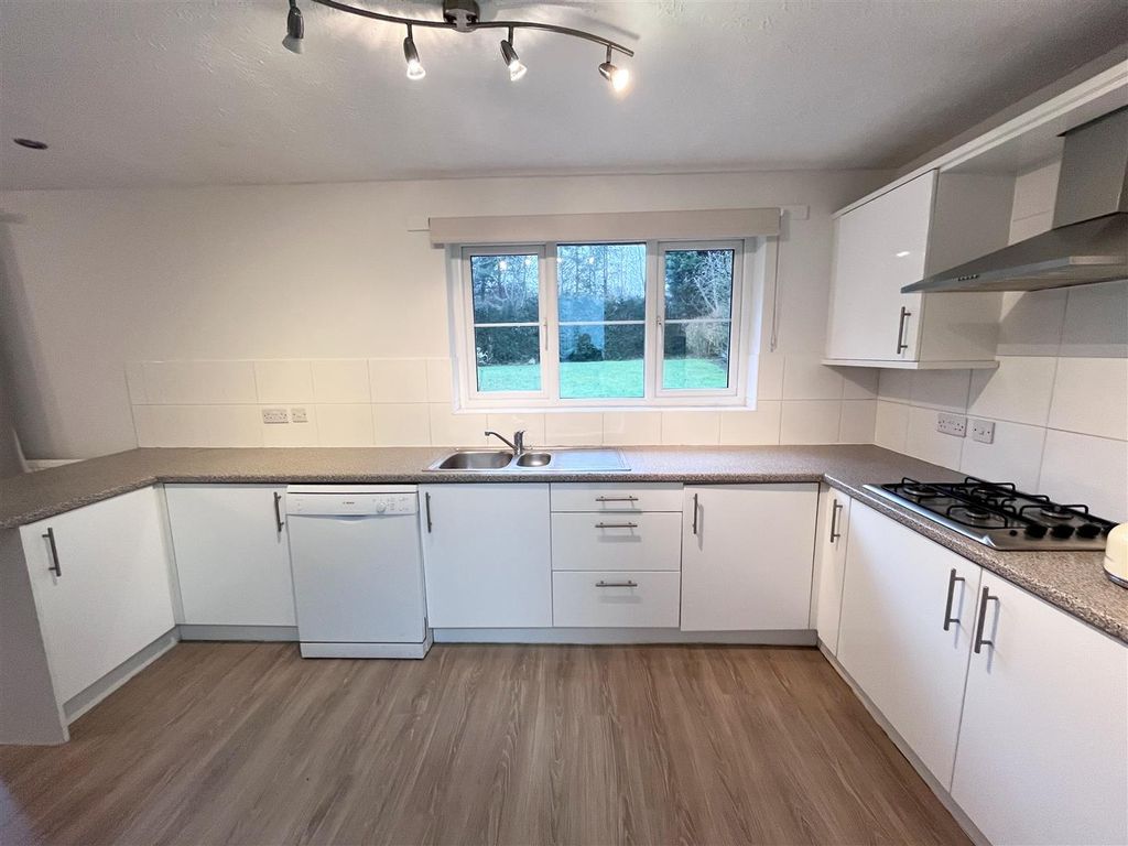 Property photo 2 of 25