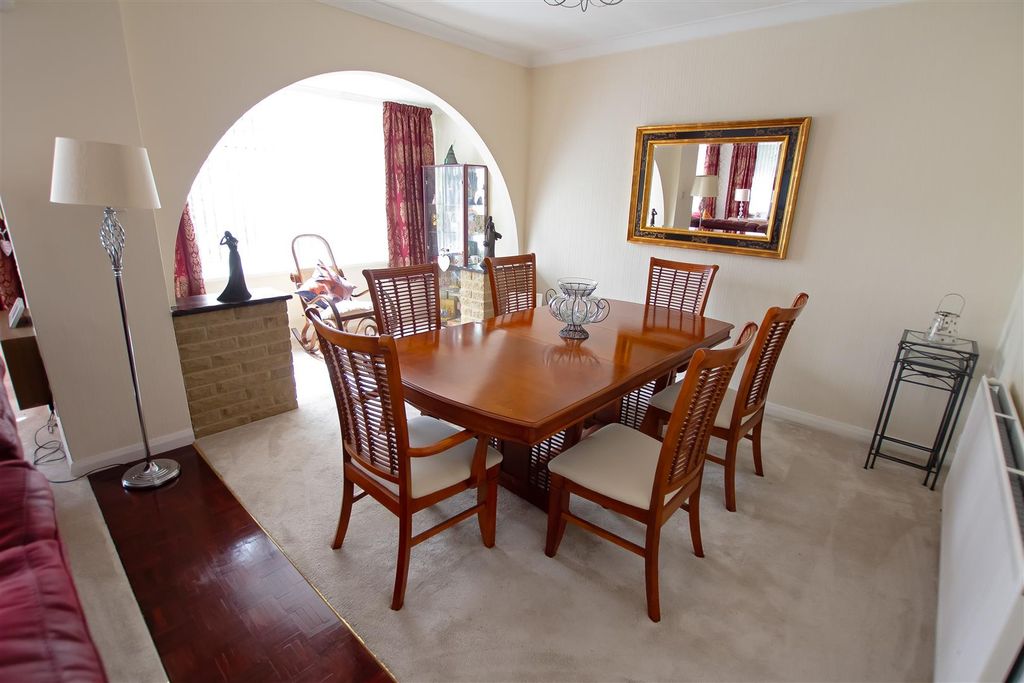 Property photo 3 of 15 Dining Room