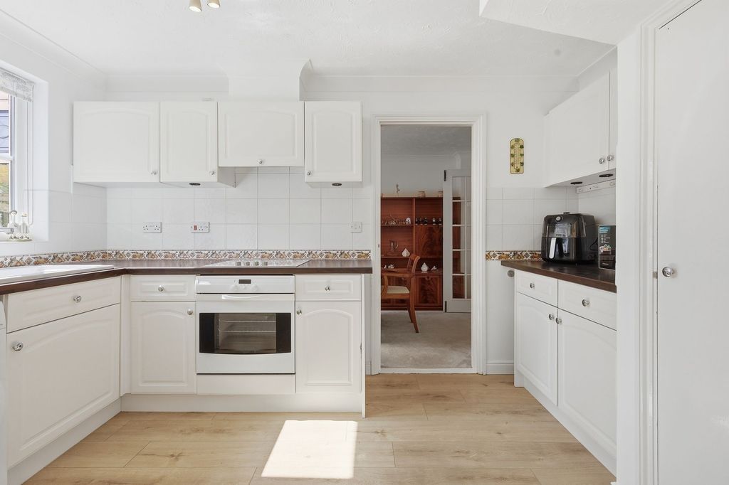 Property photo 3 of 24