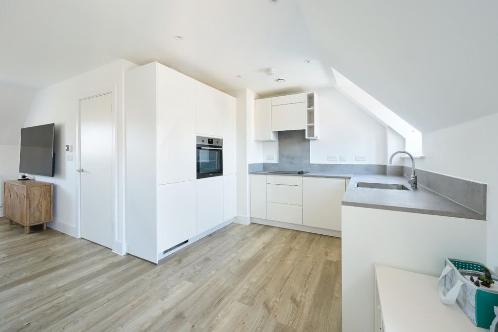 Property photo 3 of 14 Beatrice Square