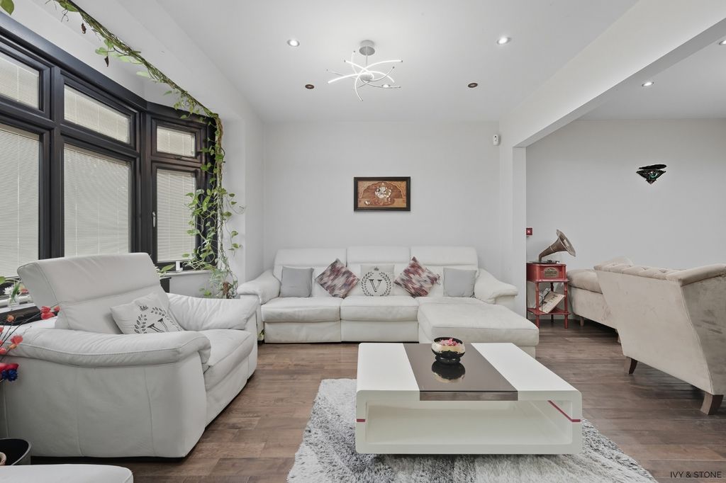 Property photo 1 of 34 4585230