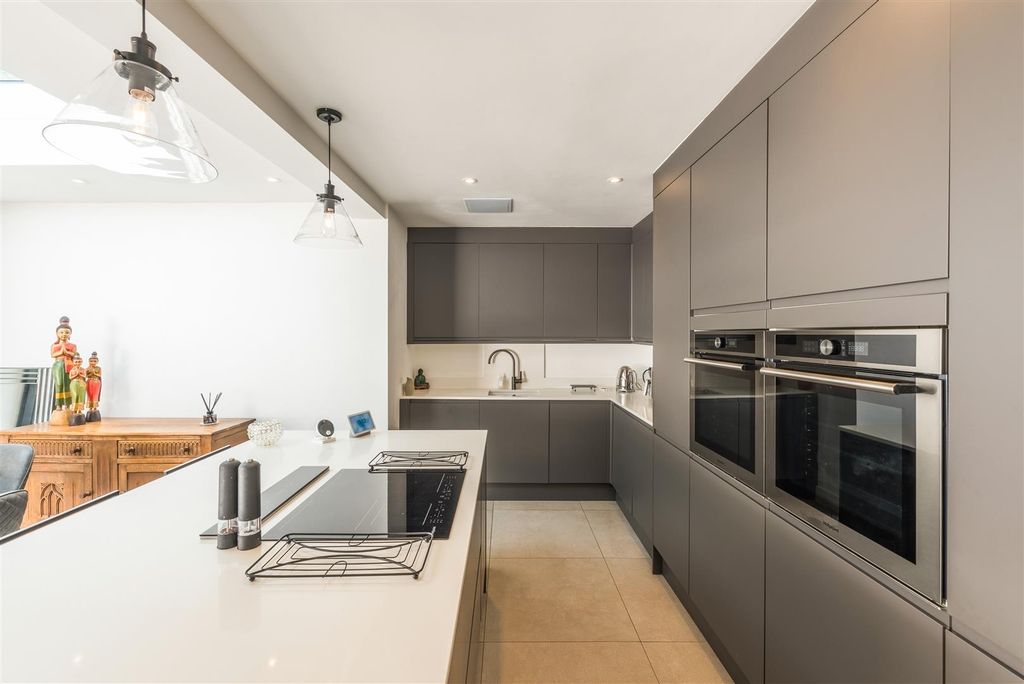 Property photo 3 of 31 23 Mill Rise -5.Jpg