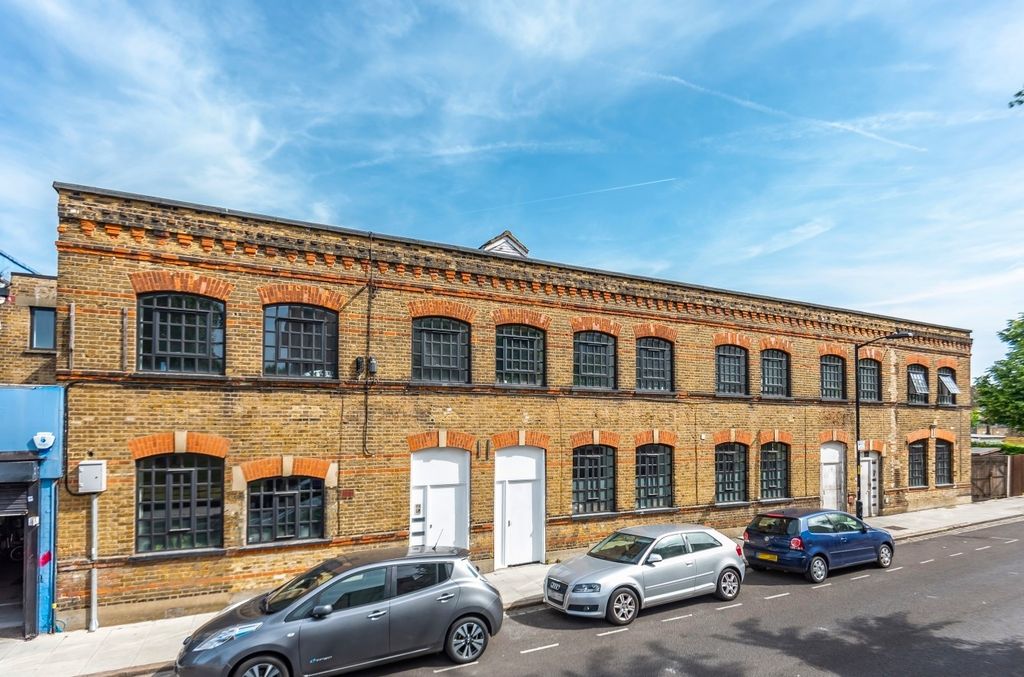 Property photo 1 of 13 External