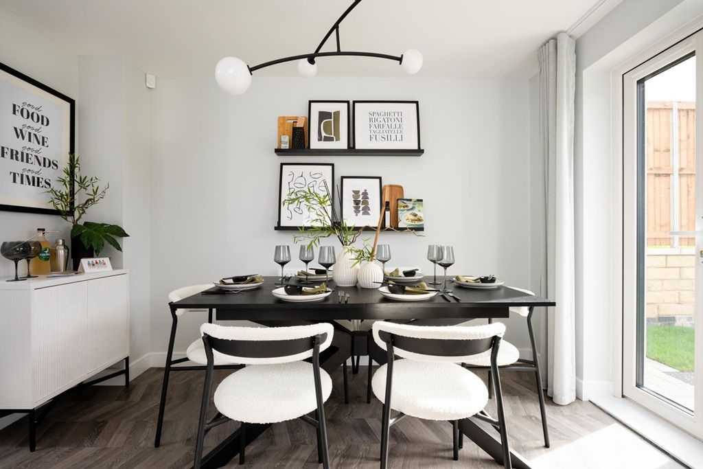 Property photo 2 of 11 Enjoy Family Mealtimes Or Entertain Family And Friends