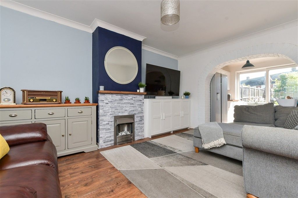 Property photo 3 of 12 Lounge