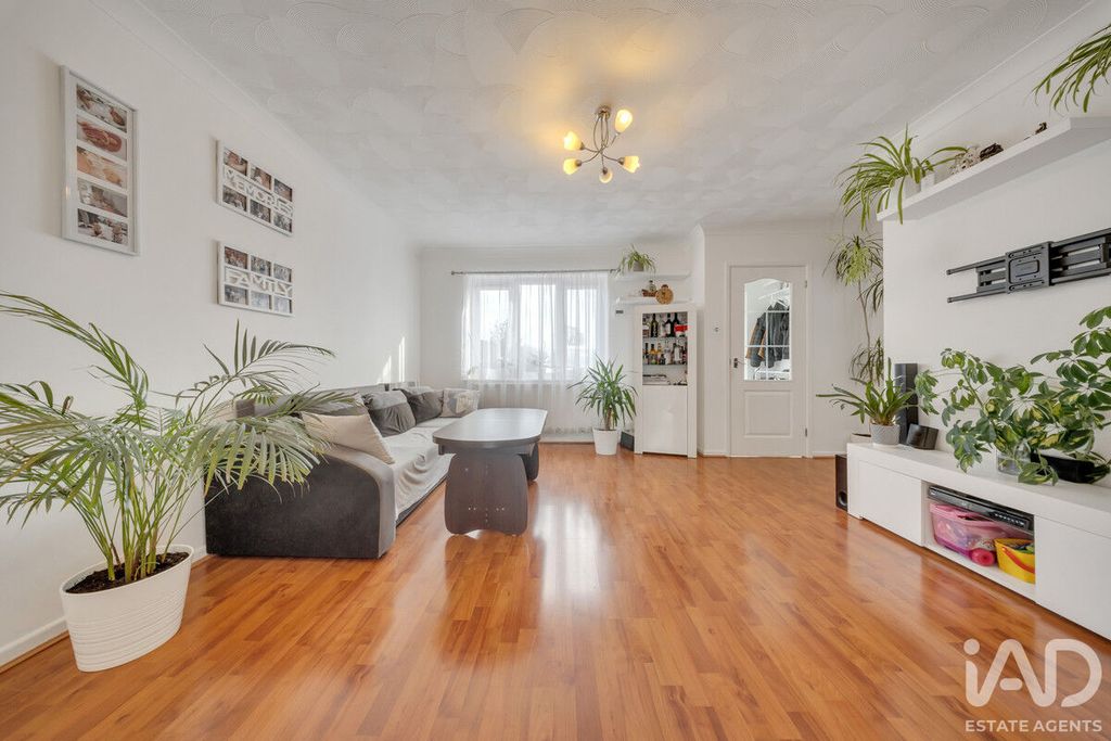 Property photo 3 of 18