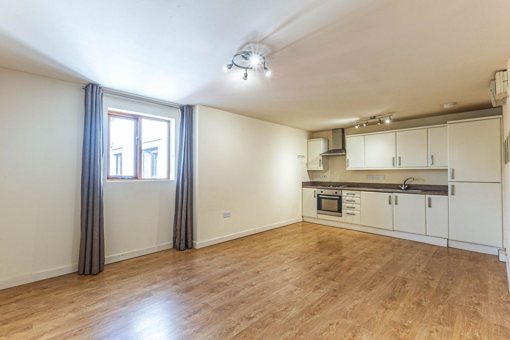 Property photo 2 of 12 Living Room/Kitchen