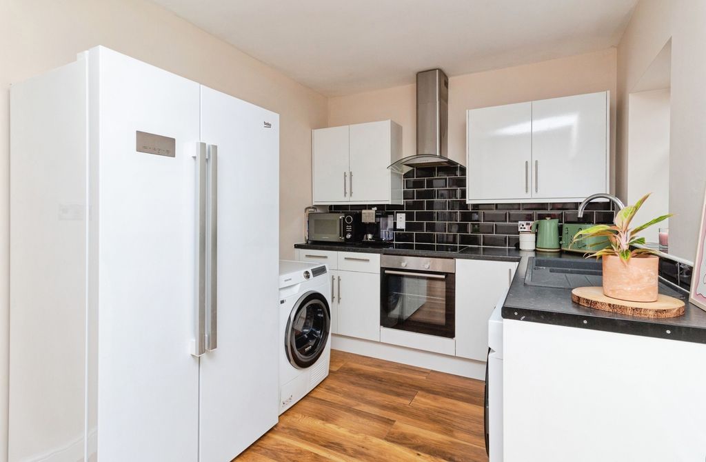 Property photo 3 of 19 Pbox-Img.Jpg