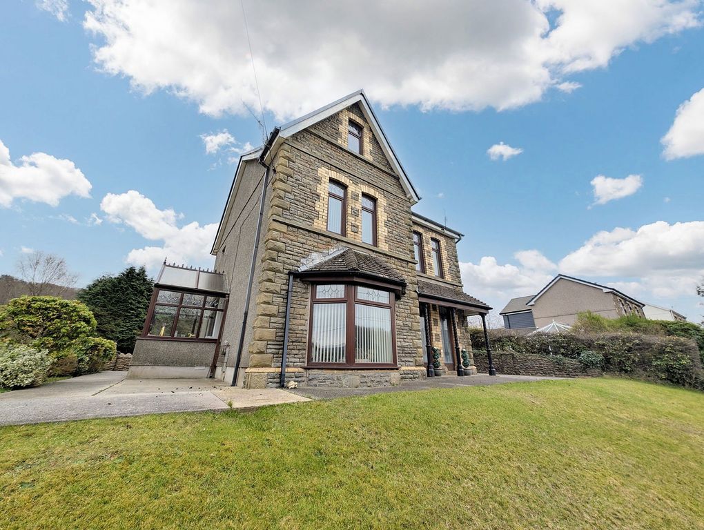 Property photo 2 of 36
