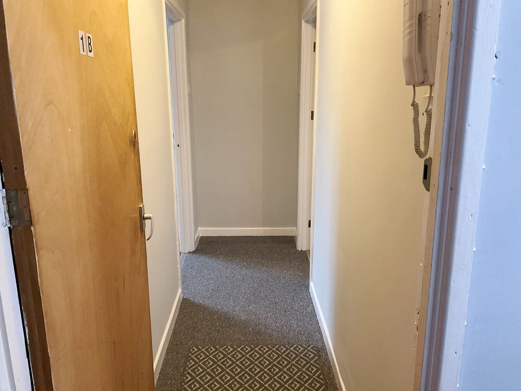 Property photo 2 of 7 Entrance Hall