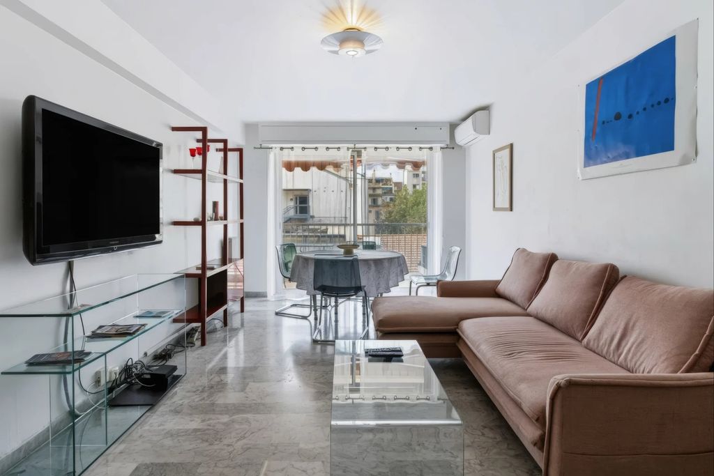 Property photo 1 of 7 2-Bedroom Apartment – Nice Le Port – Open View