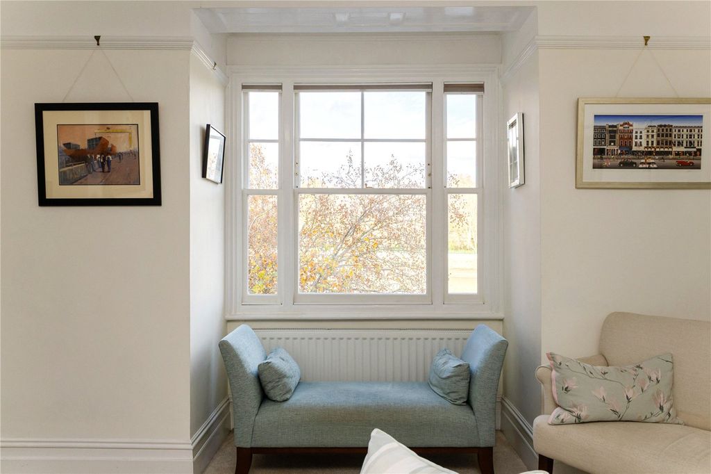 Property photo 3 of 14 Reception