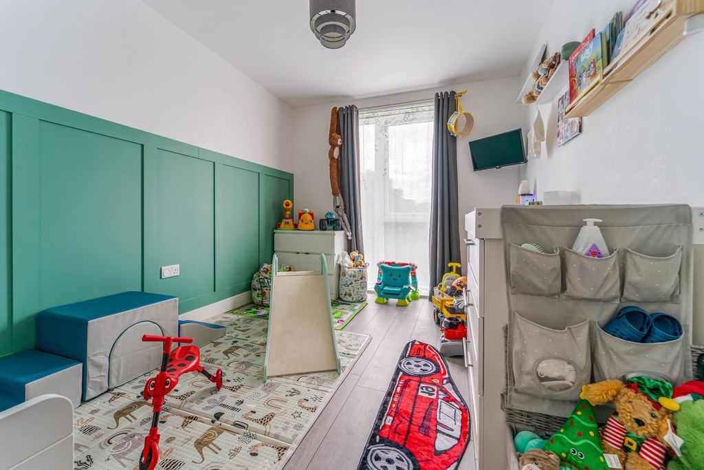 2 bed flat for saleBishop Path, Locking Parklands - Lovely Outlook BS24 photo 5