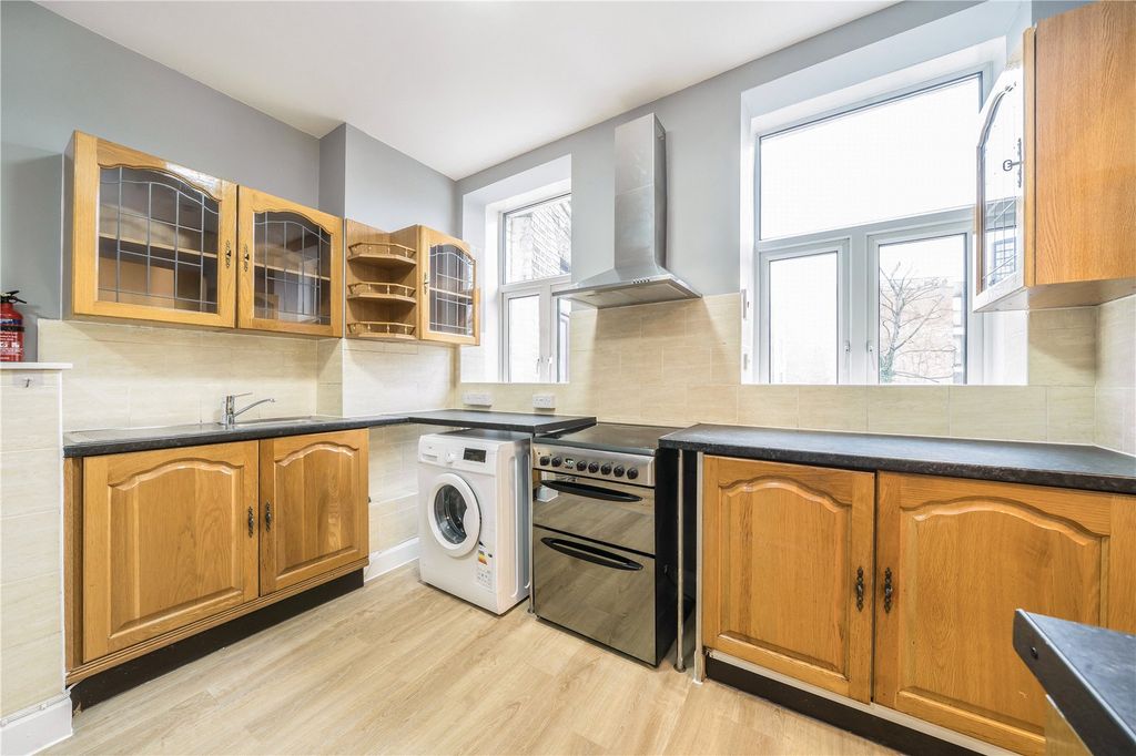 Property photo 3 of 10 Kitchen