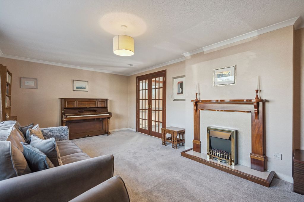 Property photo 3 of 28