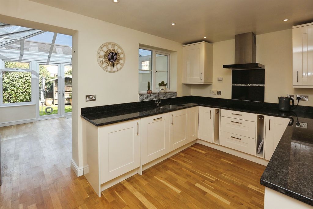 Property photo 2 of 14 Image