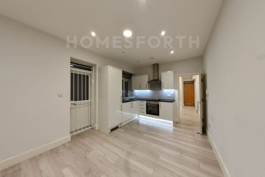 Property photo 1 of 12 Photo 3