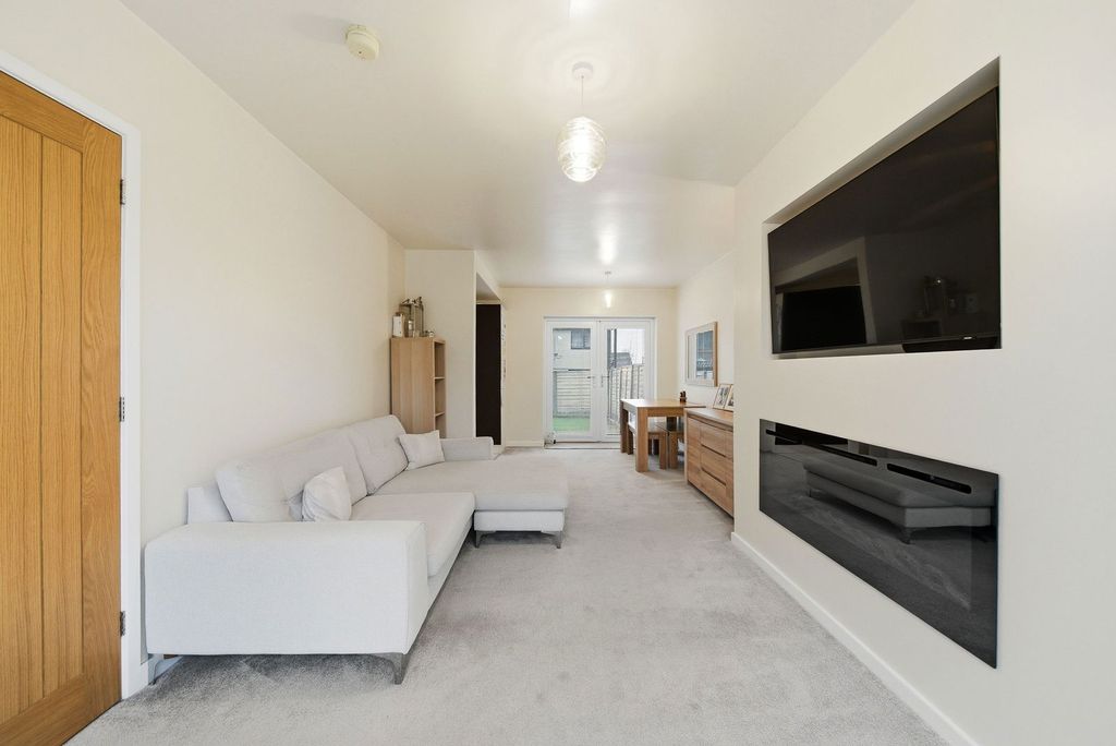 Property photo 3 of 34