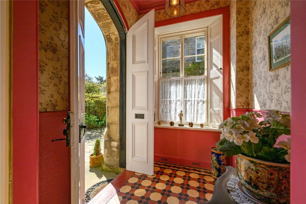Property photo 3 of 40 Tiled Porch