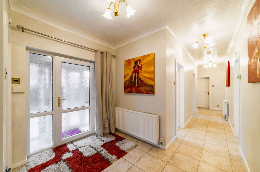 Property photo 2 of 31