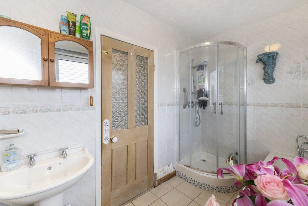 Additional image 16 of 4 bed detached house to rentLa Route De La Hougue Du Pommier, Castel, Guernsey GY5