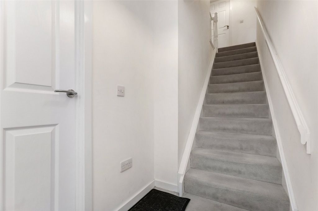 Property photo 2 of 18 Picture No. 04